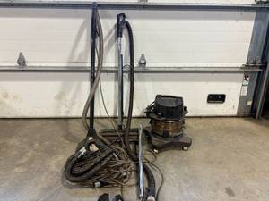 lot 94 image: Rainbow SE Vacuum