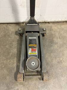 lot 98 image: Pittsburgh Floor Jack