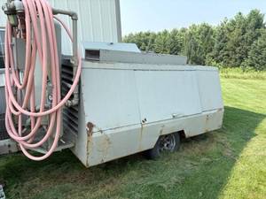 lot 9 image: Arrow Pneumatics Industrial Compressor