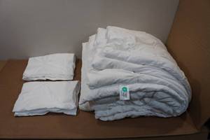 lot 7 image: White Queen Comforter and 2 Pillowcases