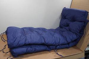 lot 39 image: Water Resistant Outdoor BenchPorch Swing Cushion - Blue
