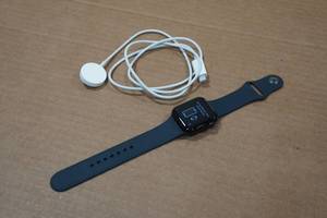 lot 40 image: Apple Watch SE 40mm Smart Watch with GPS