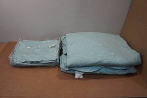 lot 108 image: Oversized Queen 4-Piece Bed Set