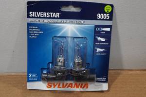 lot 117 image: Sylvania Silverstar Halogen Lamps - 9005