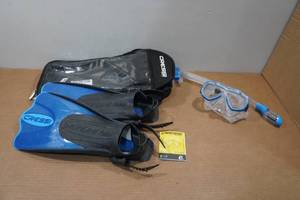 lot 138 image: Cressi Adult Rondine Palau Fin Snorkel Set - Fin Size SM