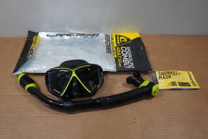 lot 140 image: Cressi Pano 4 Snorkel Set