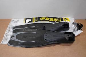 lot 143 image: Cressi Adult Agua Fins - Size 1011, 4546