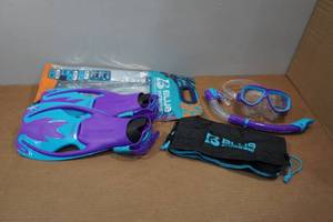 lot 144 image: Cressi Kids Snorkel Set - Fin Size LXL