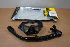 lot 145 image: Cressi F1 Frameless Snorkel Set
