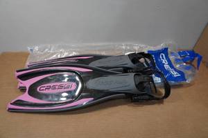 lot 147 image: Cressi Frog Plus Adult Open Heel Scuba Diving Fins -SM