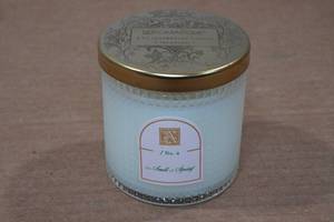 lot 164 image: Aromatique 6oz Candle - Smell of Spring