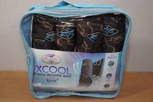 lot 181 image: Professionals Choice 2xCool Sports Medicine Boots - Large