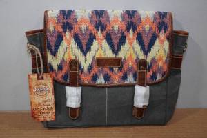 lot 189 image: Sixtease Jade Canvas Shoulder Bag