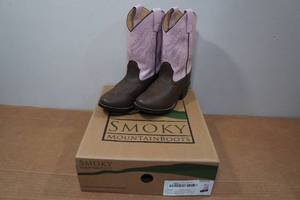 lot 192 image: Smoky Mountain Boots - Youth Size 12.5
