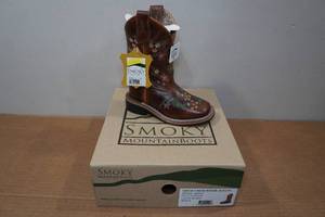 lot 194 image: Smoky Mountain Boots - Childs Size 9