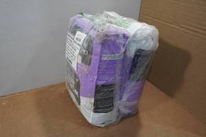 lot 213 image: 2 Worlds Best Cat Litter - 15lb