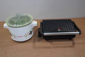 lot 229 image: Sunbeam Dip Crockpot and Panini Press