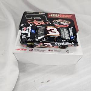 lot 61 image: RCR 132 Museum Nascar Select Dale Earnhardt Daytona #3