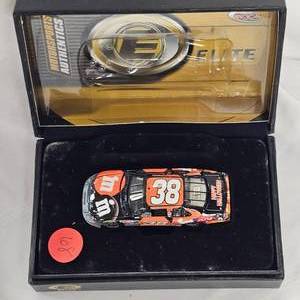 lot 68 image: Owners Elite M&M #38  164 Limited Edition