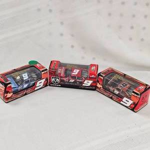 lot 98 image: 164 Nascar DLX Kasey Kahne #9, Dodge, Dodge Dodge(3)