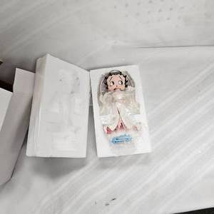 lot 75 image: Betty Boop Figurine