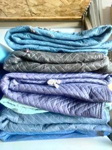 lot 30 image: 6 Moving Blankets