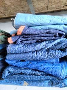 lot 31 image: 6 Moving Blankets