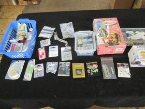 lot 203 image: Bedazzled kit, jewelry making compo...