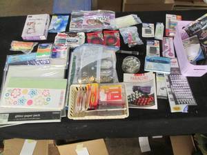 lot 219 image: Jewelry making supplies and accesso...