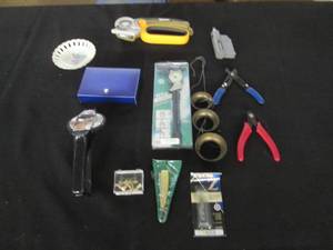 lot 228 image: Shop series zip snip, misc hand too...