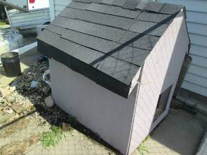lot 103 image: Outdoor shingled and insulated dogh...