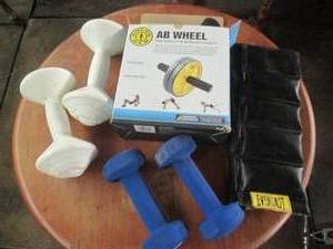 lot 19 image: Personal weights, ab wheel and exer...