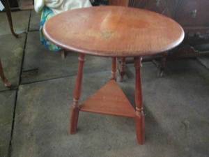 lot 20 image: Mid-Century round hardwood 3-leg si...
