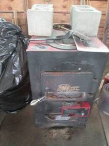 lot 22 image: Very heavy HotBlast Coalwood burni...