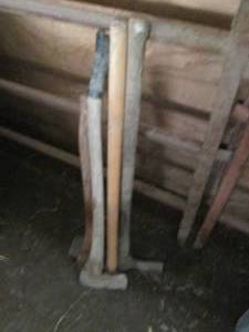 lot 25 image: Vintage pickaxe plus standard style...
