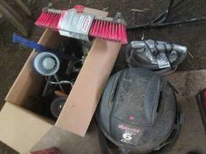 lot 41 image: 6-gallon Shop-Vac with hose, Libyan...