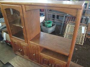 lot 46 image: Hardwood TV-Multimedia entertainmen...