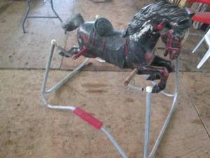 lot 50 image: Vintage Hard rubberized plastic spr...