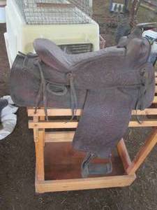 lot 69 image: Collectible Vintage tooled leather ...