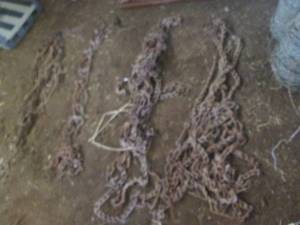 lot 77 image: (4) Mismatched tire chains...