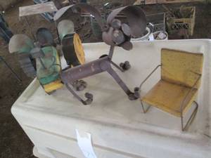 lot 82 image: Vintage handcrafted metal yard deco...