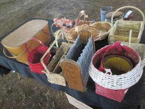lot 88 image: Bundle of assorted style baskets...