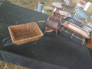 lot 92 image: Collection of vintage doll sized wo...