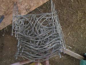lot 94 image: Decorative metal garden fence secti...