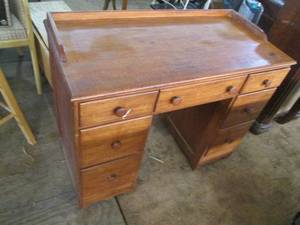 lot 249 image: Vintage hardwood 7-drawer student d...
