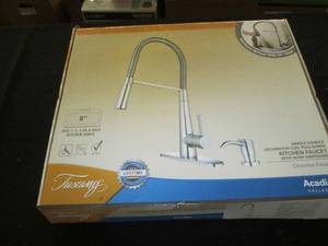 lot 253 image: New in box Tuscany Single Hanskw de...