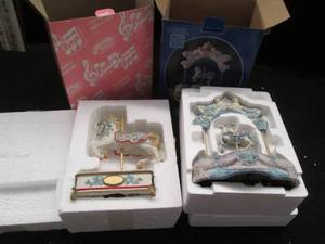 lot 274 image: Musical Carousel Horse themed decor...