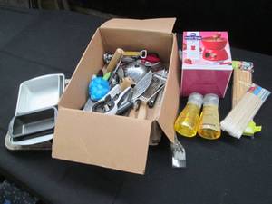 lot 277 image: Variety of metal bakeware, Bamboo S...