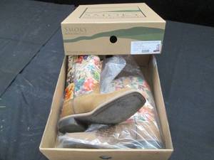 lot 278 image: New with box Womens size 9 Smoky M...