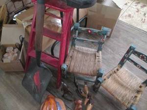 lot 286 image: Hand painted Cardinal themed shovel...